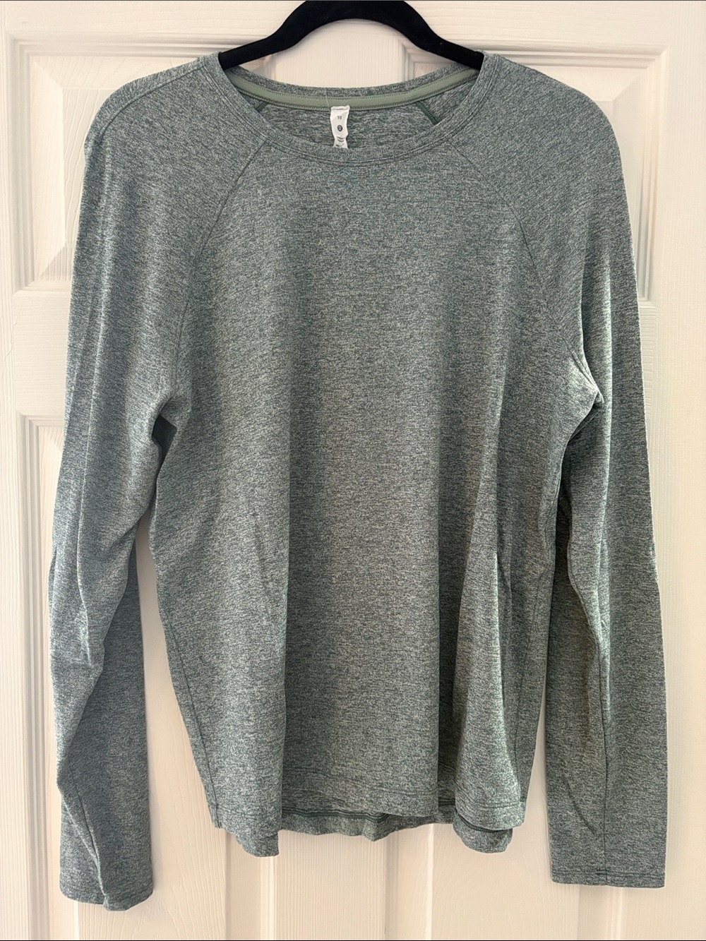 Lululemon - Green Long Sleeve Crewneck Shirt